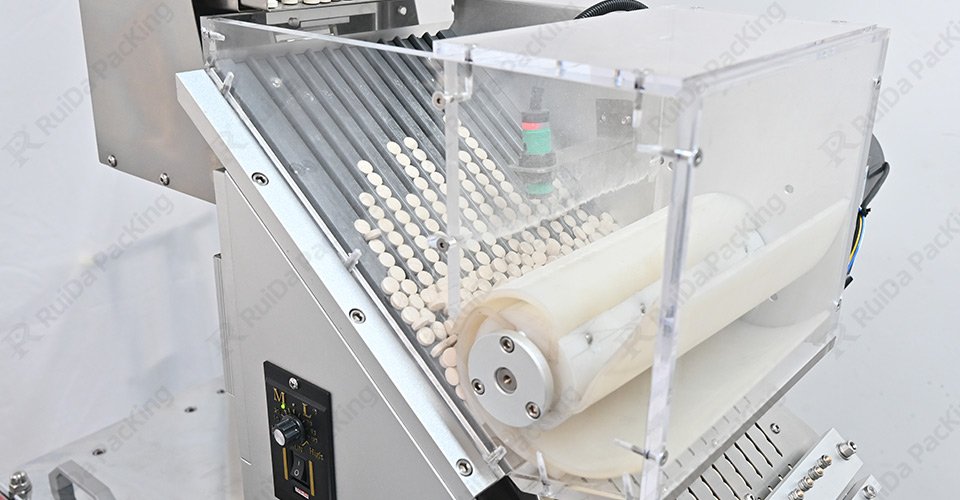 Roller brush feeder