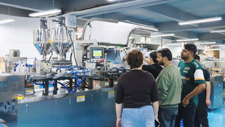 Mary présente la machine de remplissage de capsules liquides