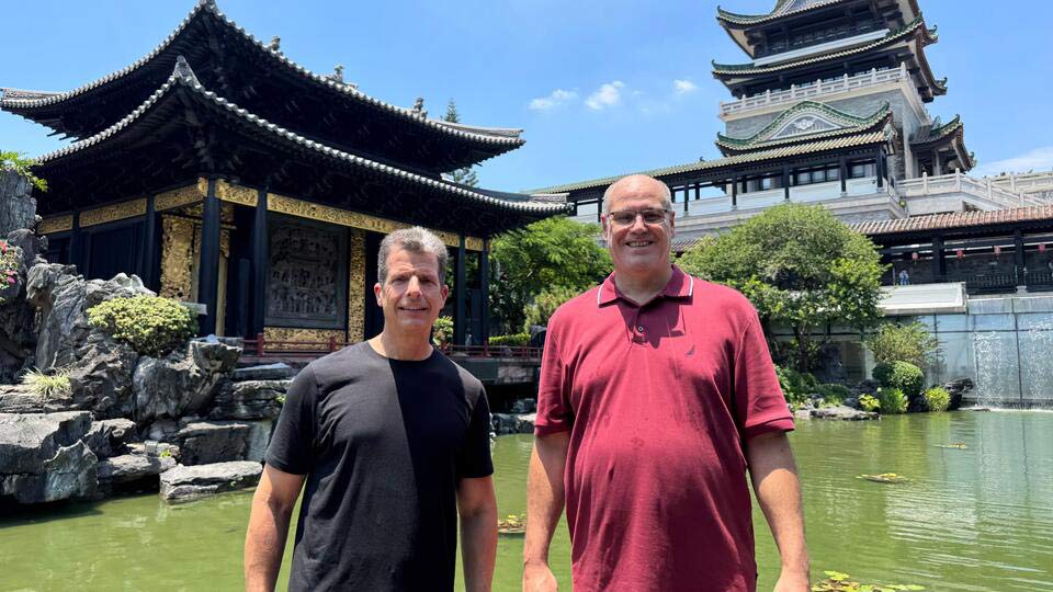 Dominican Client Visits Guangzhou Big Buddha Temple