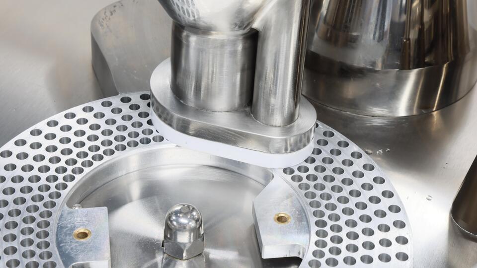 Semi-Automatic Capsule Machine for Sticky Powder