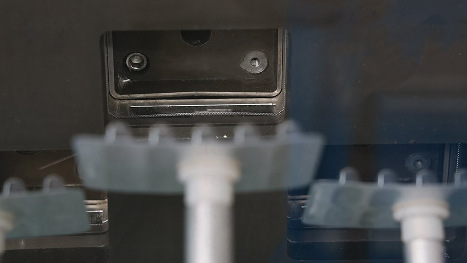 staggered punching design of roller blister machine
