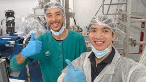 After the commissioning was completed, Engineer Li took a group photo with the customer