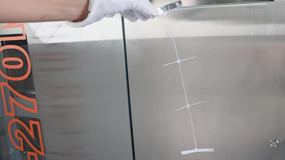 Ruida’s Roller-Plate Blister Packaging Machine Produces Waste Edges Only 1 mm Wide.