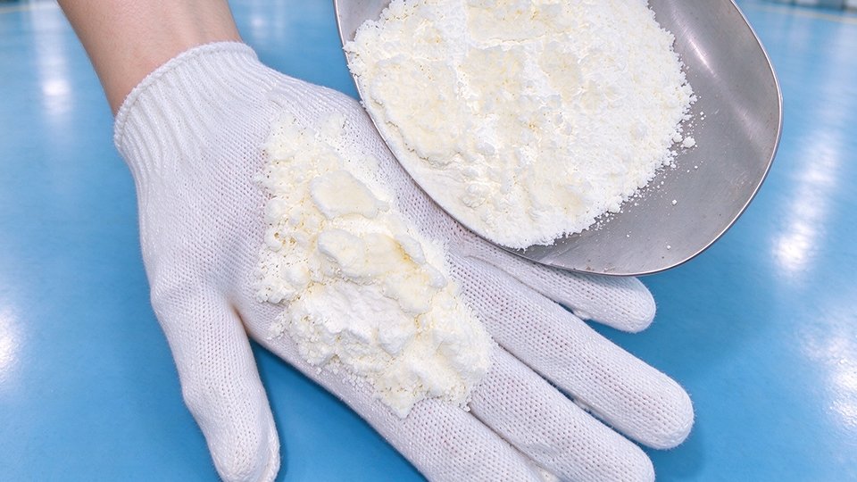 powders form lumps